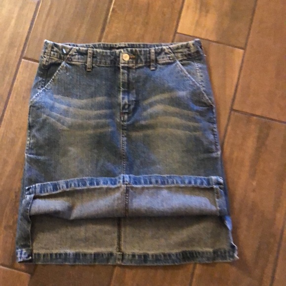 American Eagle Women’s distressed denim skirt size 6 - Picture 3 of 7